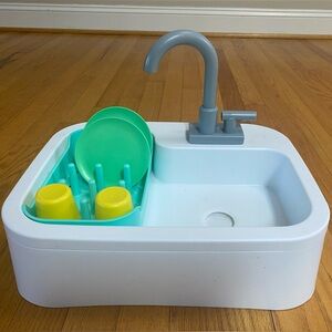 LOVEVERY Kids Play Sink with Dishes